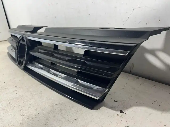 Volkswagen Tiguan (2016 - 2020) 5NA853653 Передняя решетка — фото 2