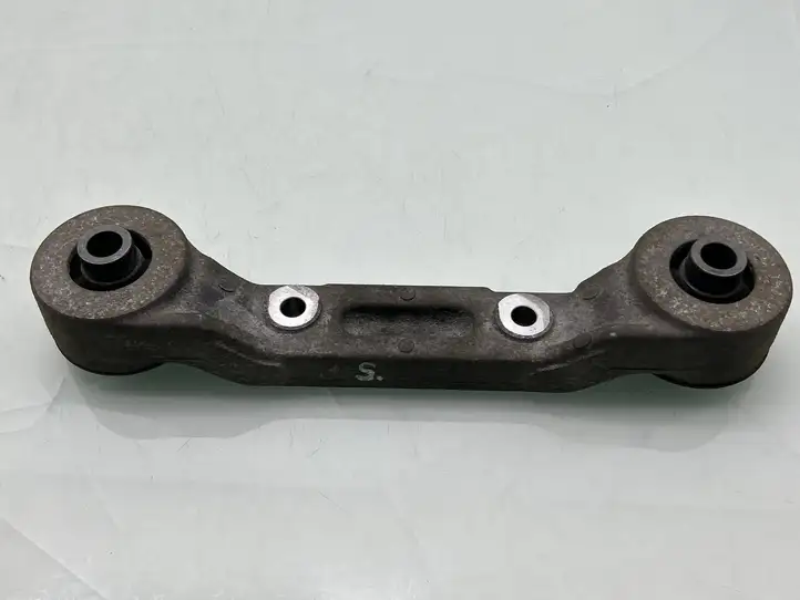 Toyota RAV 4 (XA50) (2018 - ) 4165142090 Кронштейн заднего редуктора — фото 2
