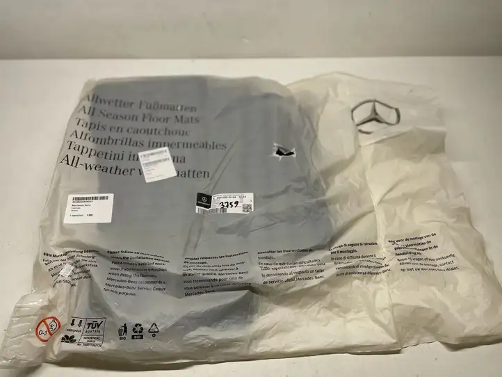 Mercedes-Benz C W205 (2014 - 2021) 2066802604 Задний коврик салона — фото 3