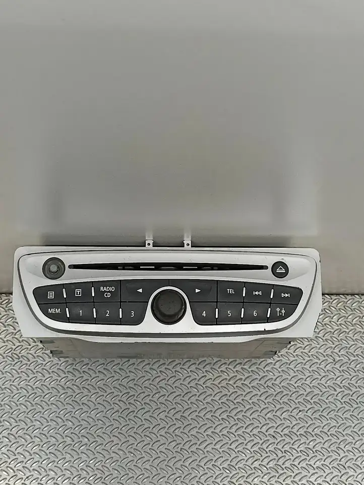 Renault Scenic III - Grand scenic III (2009 - 2016) 281155040R Магнитола / мультимедийная система — фото 2