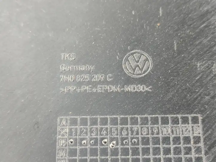 Volkswagen Transporter - Caravelle T5 (2003 - 2009) 7H0825209C Защита днища — фото 11