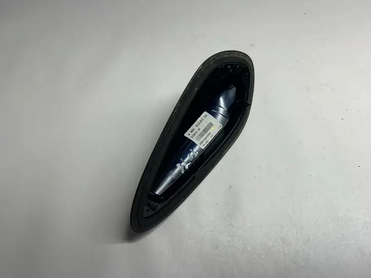 BMW 3 F30 F35 F31 (2012 - 2018) 9253073 Крышка GPS-антенны — фото 2