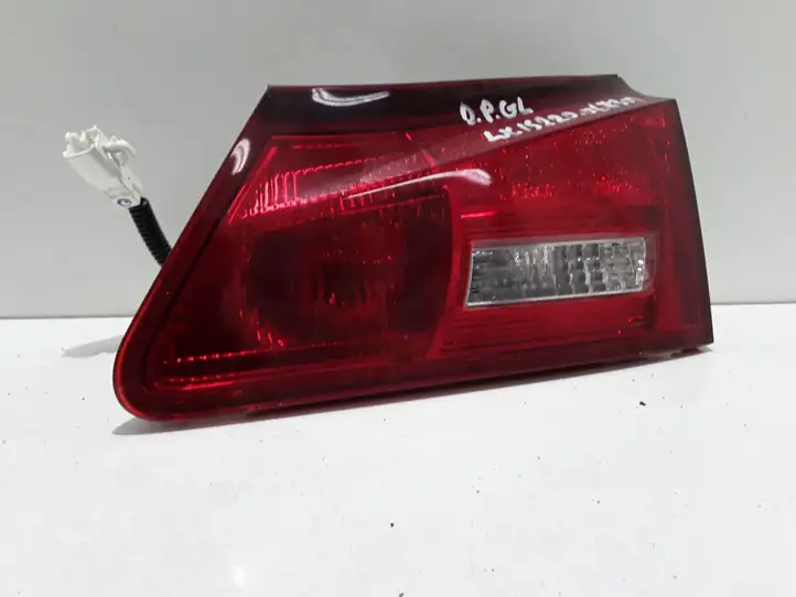 Lexus IS 220D-250-350 (2005 - 2010) 7440 Задний фонарь в крышке багажника — фото 1
