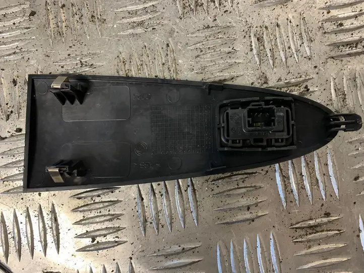 Fiat Croma (2005 - 2011) Кнопка стеклоподъемников — фото 3