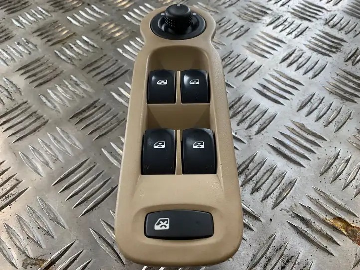 Renault Modus (2004 - 2007) 8200417851 Кнопка стеклоподъемников — фото 1