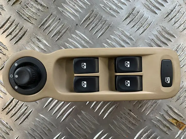 Renault Modus (2004 - 2007) 8200417851 Кнопка стеклоподъемников — фото 3