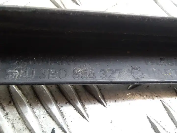 Volkswagen PASSAT B5.5 (2001 - 2005) 3B0854327C Накладка стоек лобового стекла — фото 2