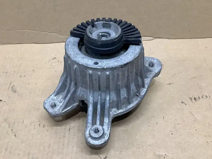 Mercedes-Benz C AMG W205 (2014 - ) 3618760232L Опора двигателя — фото 1