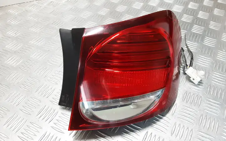 Lexus GS 300 350 430 450h (2004 - 2007) Задний фонарь в кузове — фото 1