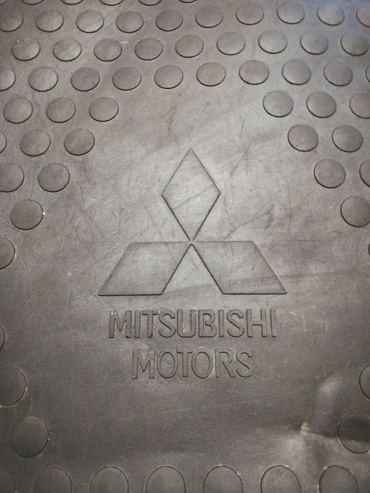 Mitsubishi Outlander (2018 - 2021) MZ314878 Резиновый коврик багажника — фото 2