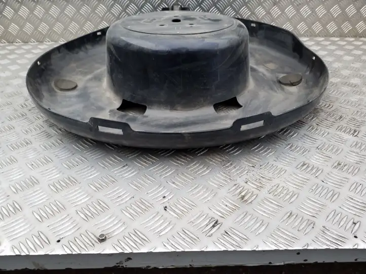 Toyota RAV 4 (XA20) (2000 - 2005) 6477342010 Кронштейн запасного колеса — фото 3