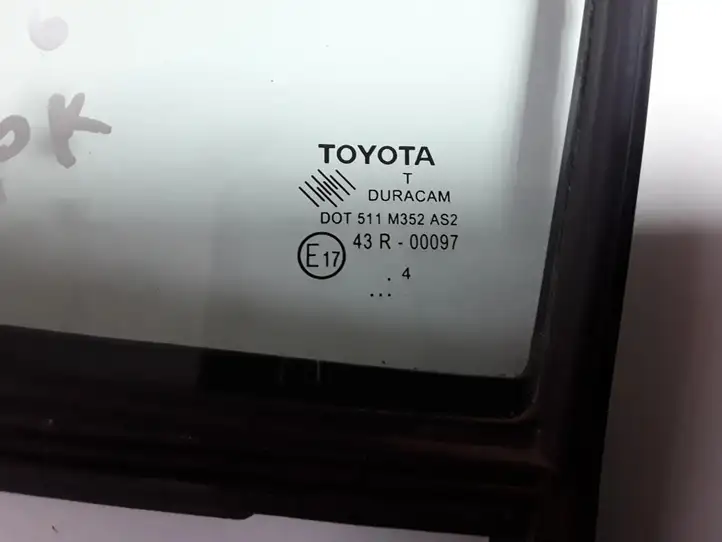 Toyota Yaris (2012 - 2014) DOT511M352 Форточка двери — фото 2