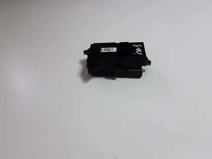 Hyundai i30 (2012 - 2015) 39Y1051110 Кнопка парктроника — фото 3