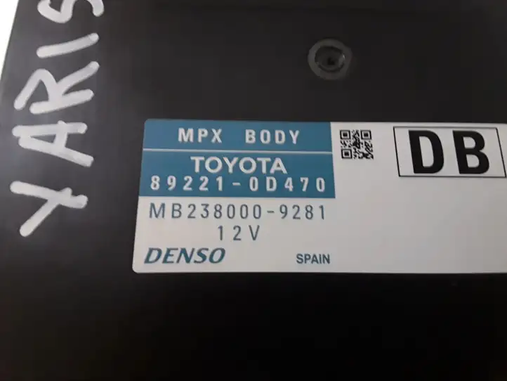 Toyota Yaris (2014 - 2019) 892210D470 Модуль комфорта — фото 3