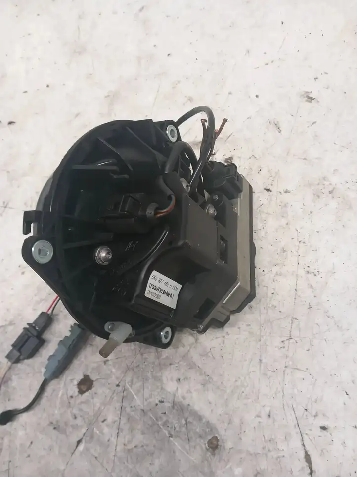 Volkswagen PASSAT CC (2008 - 2012) 5K0827469H Кнопка закрытия крышки багажника — фото 2