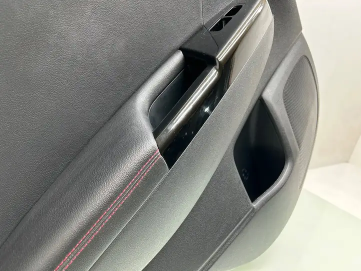 Kia Sportage (2018 - 2021) 83370F1000 Обшивка задней двери — фото 2