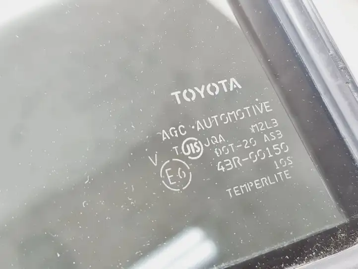 Toyota Land Cruiser (J150) (2009 - ) Форточка двери — фото 3