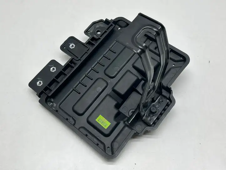 Kia Niro (2016 - ) 37150AO000 Площадка аккумулятора — фото 5