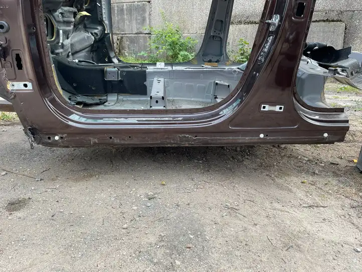 Volvo XC40 (2017 - ) Передний порог кузова — фото 1