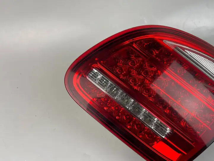 Porsche Cayenne (92A) (2011 - 2017) 7P5945094K Задний фонарь в крышке багажника — фото 5
