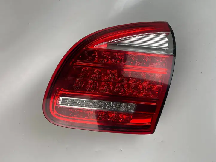 Porsche Cayenne (92A) (2011 - 2017) 7P5945094K Задний фонарь в крышке багажника — фото 6