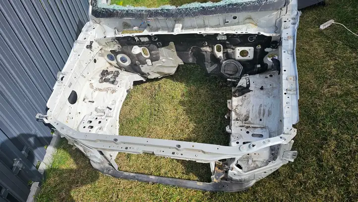 Toyota Land Cruiser (J150) (2009 - ) Передняя часть кузова — фото 3