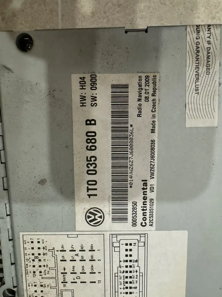 Volkswagen Scirocco (2008 - 2014) 1T0035680B Магнитола / мультимедийная система — фото 2