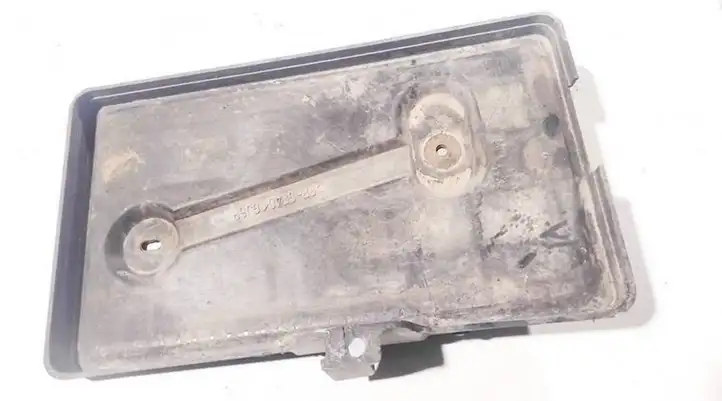 Mazda 6 (2002 - 2005) gj6r Крышка ящика аккумулятора — фото 2