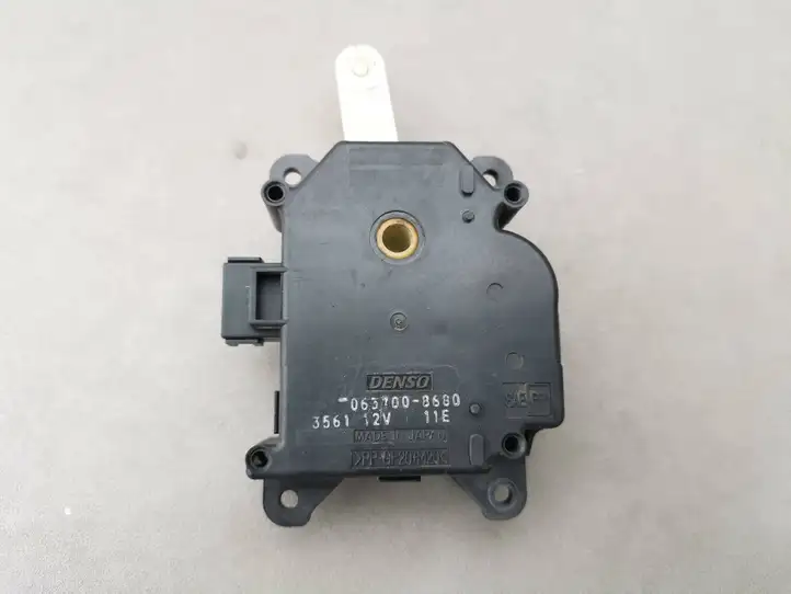 Toyota Avensis T250 (2003 - 2006) 0637008680 Двигатель задвижки потока воздуха — фото 2
