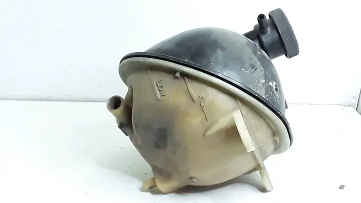 Toyota Corolla E120 E130 (2000 - 2004) Расширительный бачок — фото 1
