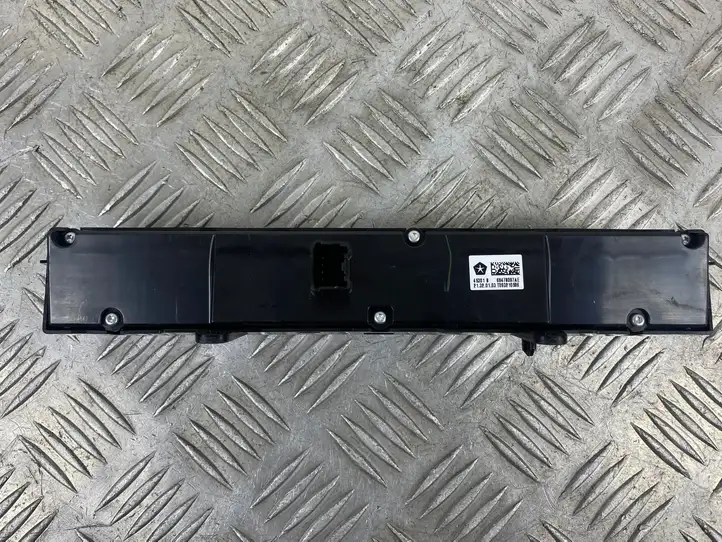 Jeep Grand Cherokee WL (2021 - ) 68478097AE Включатель аварийных фонарей — фото 5