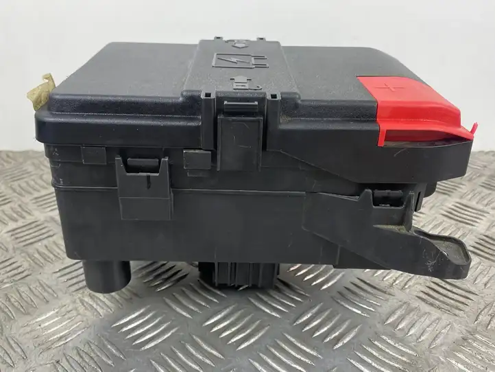 Jeep Grand Cherokee WL (2021 - ) 68347002AE Блок предохранителей (комплект) — фото 9