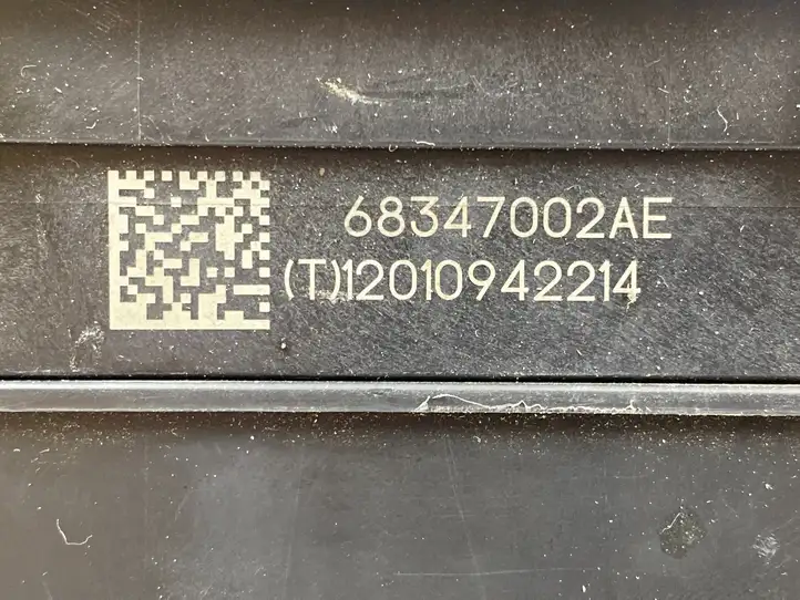 Jeep Grand Cherokee WL (2021 - ) 68347002AE Блок предохранителей (комплект) — фото 12