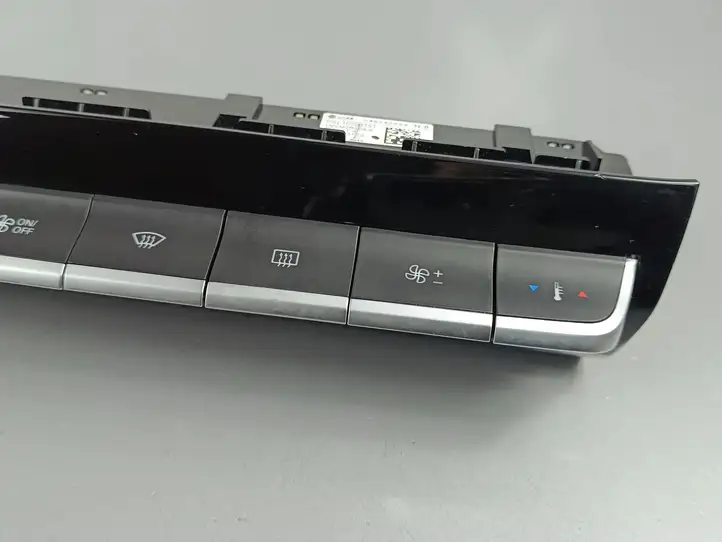 (2016 - ) 10703151 Кнопка обогрева стекла — фото 3