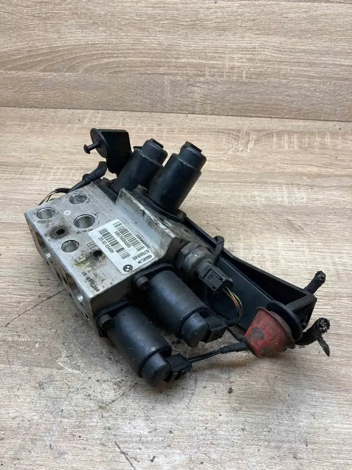BMW 5 E60 E61 (2004 - 2010) 6760840 Клапанный блок активного стабилизатора — фото 5