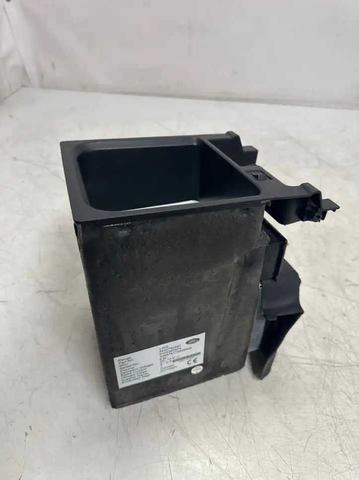 Land Rover Range Rover L405 (2012 - 2017) 4442700467 Автомобильный холодильник — фото 1