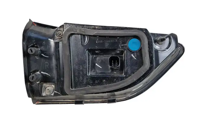 Ford Escape IV (2020 - ) PJ6B13A602 Задний фонарь в крышке багажника — фото 5