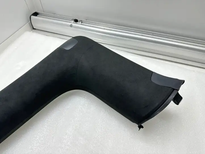 Tesla Model X (2021 - ) 105154500K Верхняя обшивка стойки B — фото 9