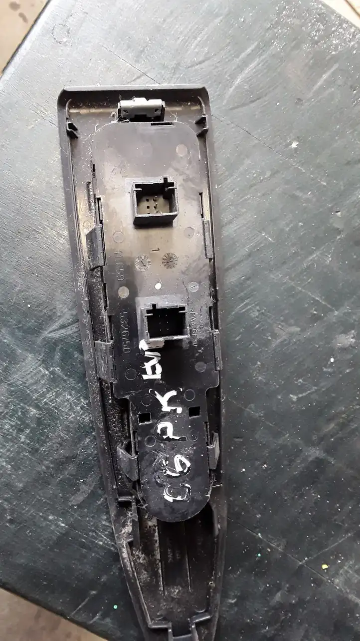Citroen C6 (2005 - 2012) 96519384 Кнопка стеклоподъемников — фото 2
