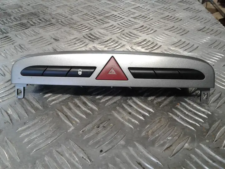 Peugeot 308 (2007 - 2013) 9659417177 Включатель аварийных фонарей — фото 1
