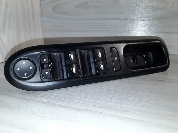 Peugeot 407 (2004 - 2011) Кнопка стеклоподъемников — фото 1
