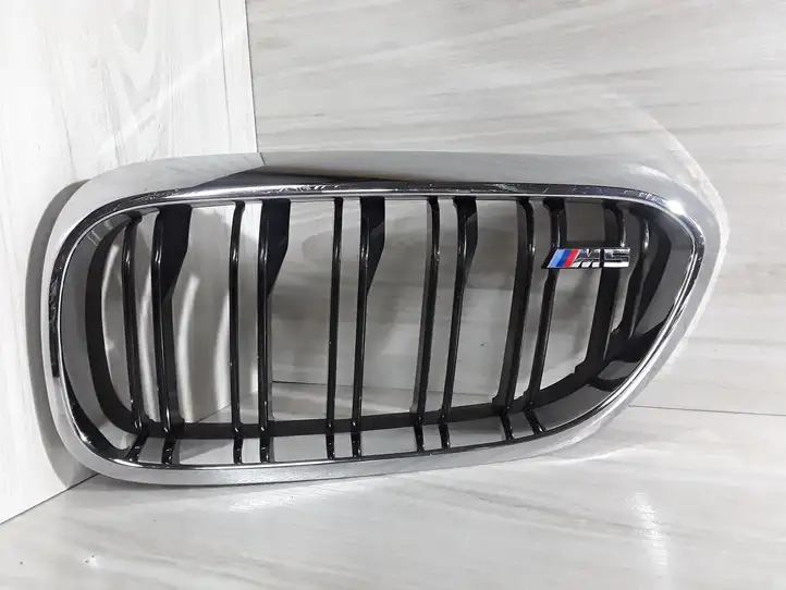 BMW M5 F90 (2017 - 2019) Верхняя решетка радиатора — фото 1