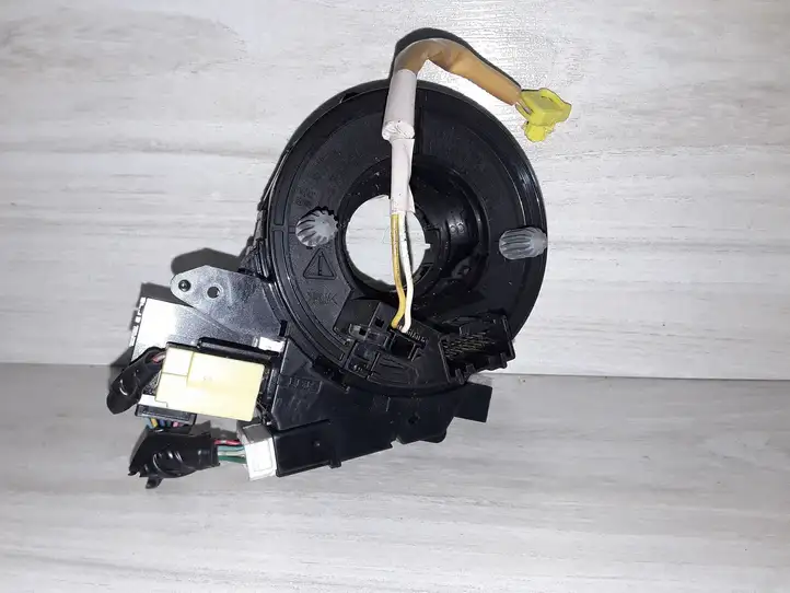 Mazda 3 II (2011 - 2013) J41H9N1319 Контактное кольцо SRS — фото 1