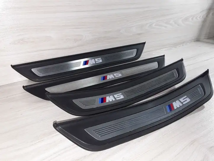 BMW M5 F90 (2017 - 2019) 514780661072 Накладка порога — фото 5