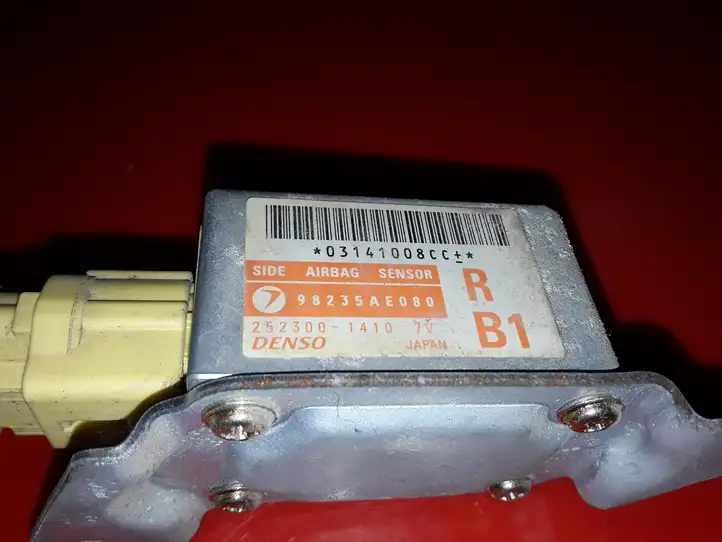 Subaru Outback (1998 - 2003) 98235AE080 Датчик удара SRS — фото 3
