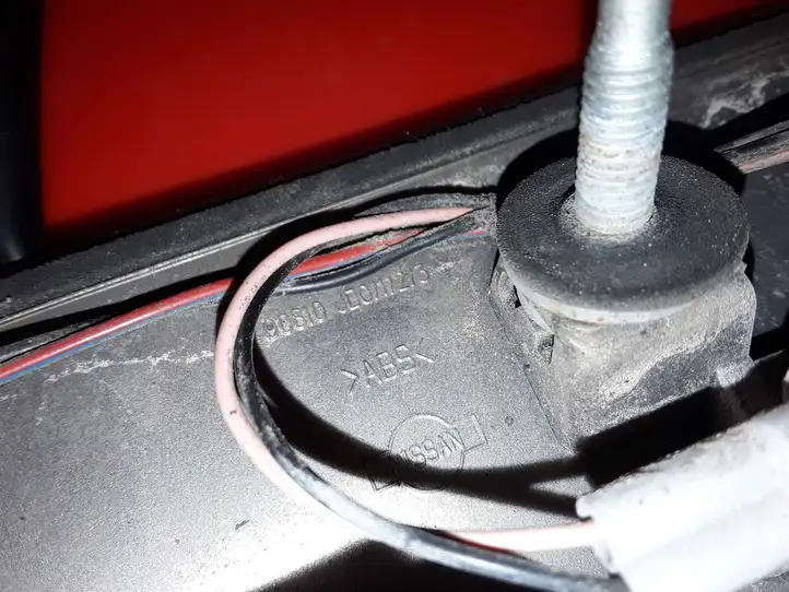 Nissan Qashqai (2006 - 2010) 90810JD0 Подсветка номера — фото 4