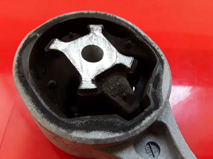 Nissan Qashqai (2013 - 2017) 113504BA0A Опора двигателя — фото 2