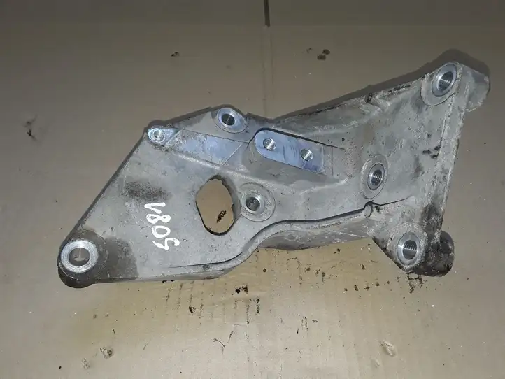 Nissan Qashqai (2006 - 2010) NOCODE Кронштейн переднего редуктора — фото 1