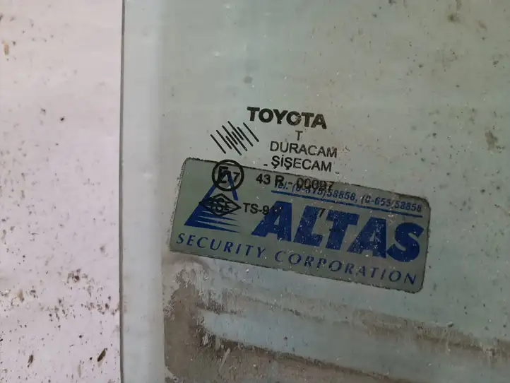 Toyota Corolla Verso E121 (2001 - 2004) E743R00097 Стекло передней двери — фото 3
