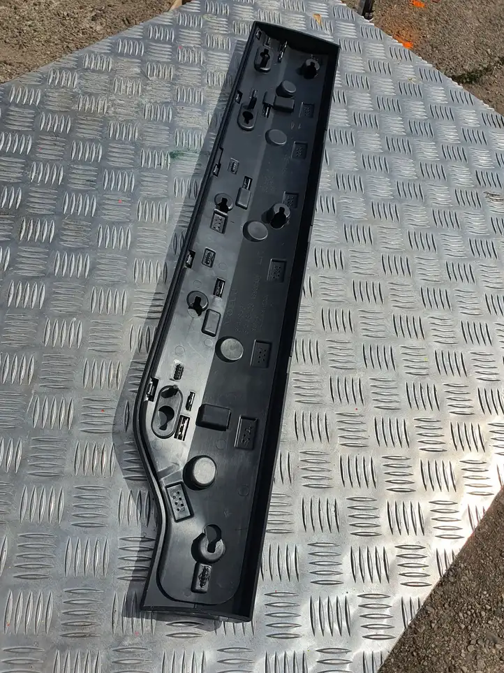 Volvo XC90 (2014 - 2019) 31448431 Молдинги задней двери — фото 2